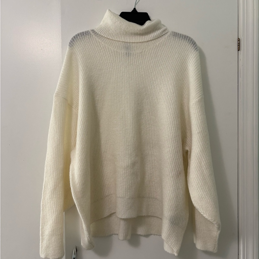 H&M Cozy Cream Turtleneck Sweater Size Large